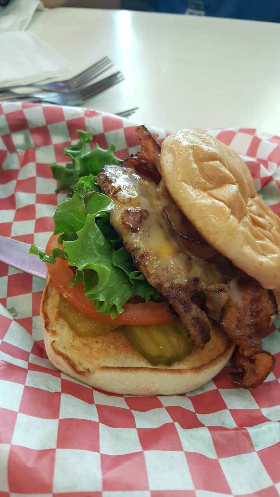 Rons Hamburgers & Chili At the Farm Shopping Center | restaurant | The Farm Shopping Center, 6548 E 51st St, Tulsa, OK 74145, USA | 9186645688 OR +1 918-664-5688