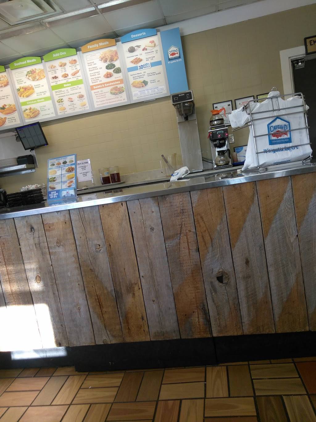 Captain Ds | restaurant | 4320 Chapman Hwy, Knoxville, TN 37920, USA | 8655791123 OR +1 865-579-1123