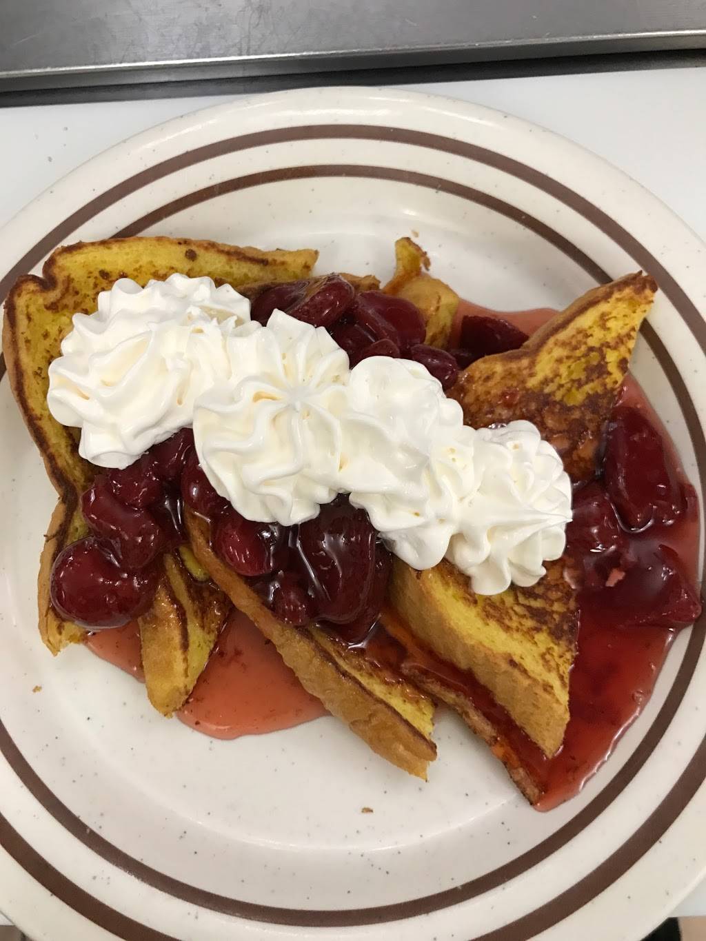 Papas of Armada Family Restaurant | restaurant | 23056 E Main St, Armada, MI 48005, USA | 5867845177 OR +1 586-784-5177