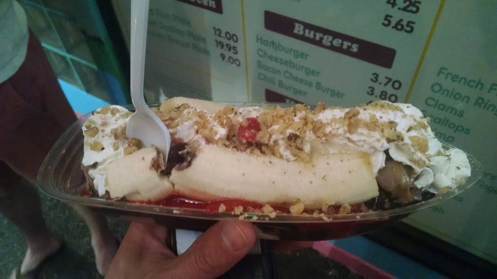 Dairy Freeze | restaurant | 635 Adams St, Quincy, MA 02169, USA | 6174719768 OR +1 617-471-9768