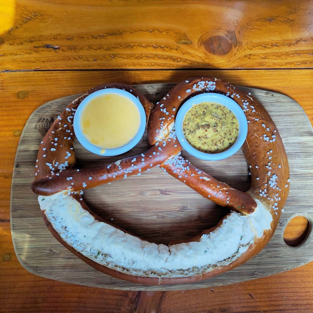 Das Biergarten | restaurant | 1148 W Beech St, East Atlantic Beach, NY 11561, USA | 5168972437 OR +1 516-897-2437