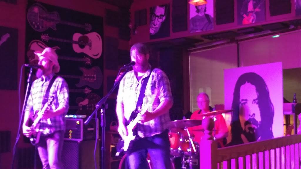 Clam Diggers Seafood | restaurant | 109 S Bridge St, Bedford, VA 24523, USA | 5405876727 OR +1 540-587-6727