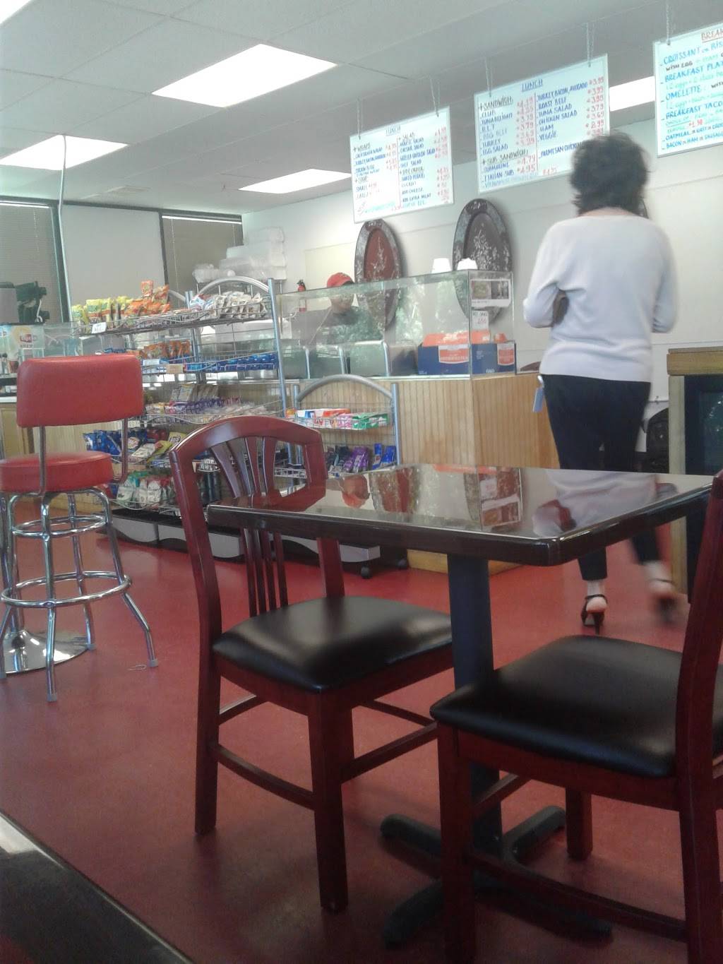 Minute Deli | restaurant | 2040 N Loop W, Houston, TX 77018, USA | 7132637978 OR +1 713-263-7978