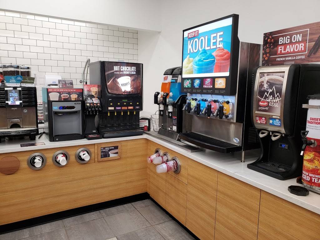 Kum & Go | meal takeaway | 1010 S 154th St, Omaha, NE 68154, USA | 4023303678 OR +1 402-330-3678