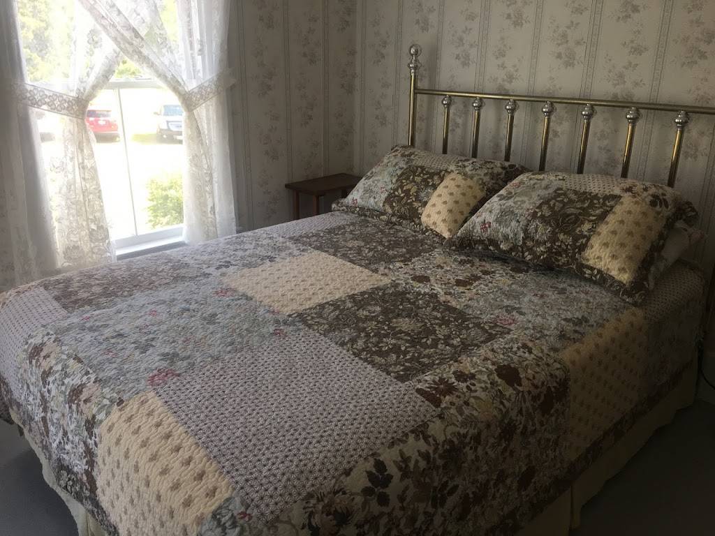 The Lookout | restaurant | 455 Flye Point Rd, Brooklin, ME 04616, USA | 2073592188 OR +1 207-359-2188