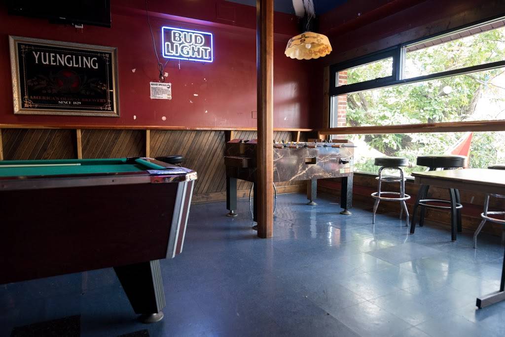 Skippers Pub & Top Deck | restaurant | 121 E High St, Oxford, OH 45056, USA | 5135230066 OR +1 513-523-0066