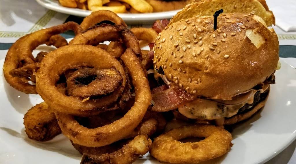 Peter McManus Cafe | restaurant | 152 7th Ave, New York, NY 10011, USA | 9172615504 OR +1 917-261-5504