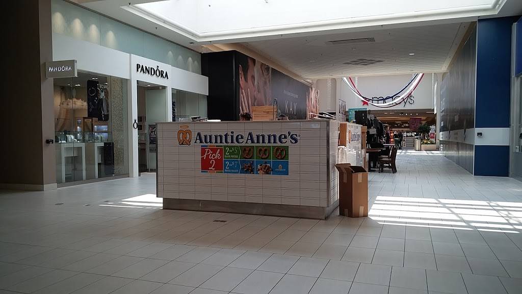 Auntie Annes | restaurant | 4289 Belden Village St NW, Canton, OH 44718, USA | 3304997496 OR +1 330-499-7496