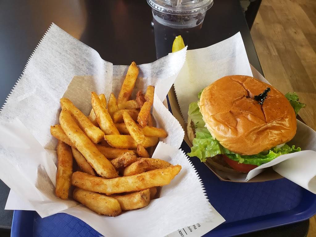 Westview Farms Creamery | restaurant | 111 E Hill Rd, Monson, MA 01057, USA | 4132675355 OR +1 413-267-5355