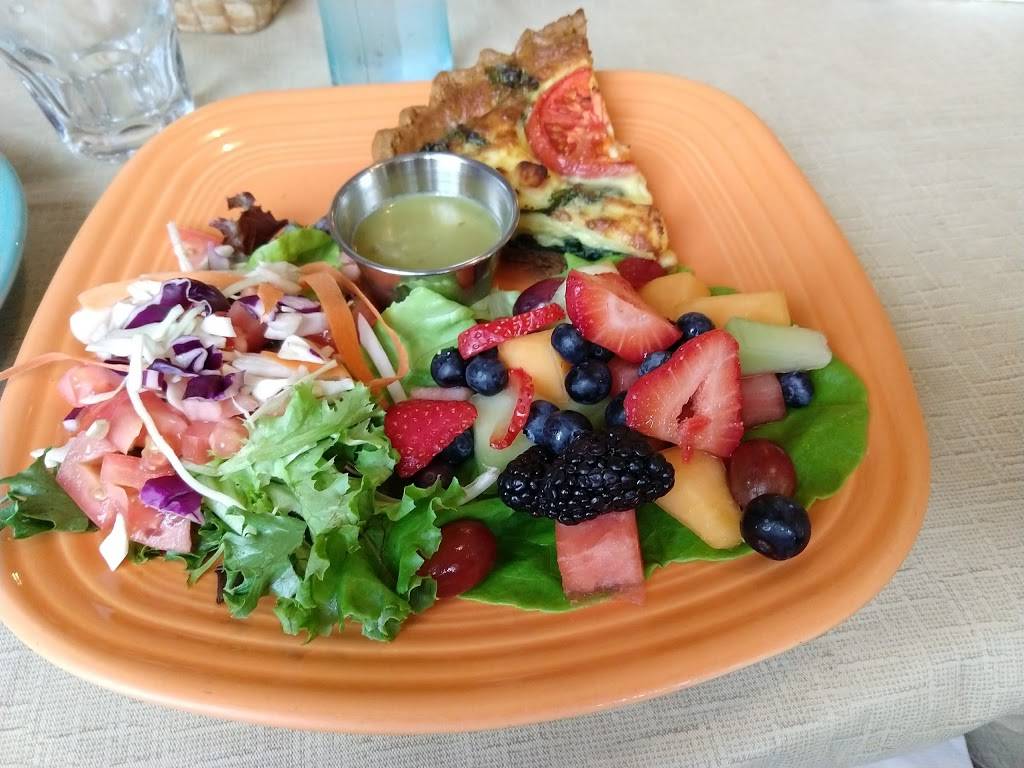 Kitchen Cravings | restaurant | 15 Airport Rd, Gilford, NH 03249, USA | 6035280001 OR +1 603-528-0001