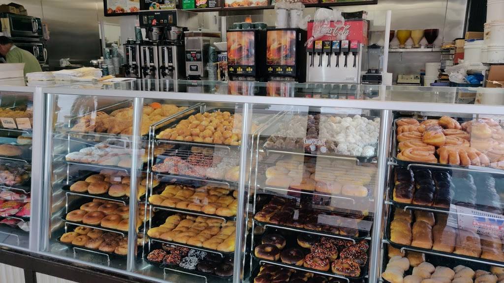 Yum Yum Donuts | cafe | 13501 Hubbard St, Sylmar, CA 91342, USA | 8183679800 OR +1 818-367-9800