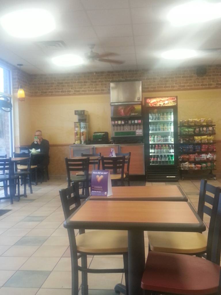 Subway Restaurants | restaurant | 2120 US-411, Vonore, TN 37885, USA | 4234202472 OR +1 423-420-2472
