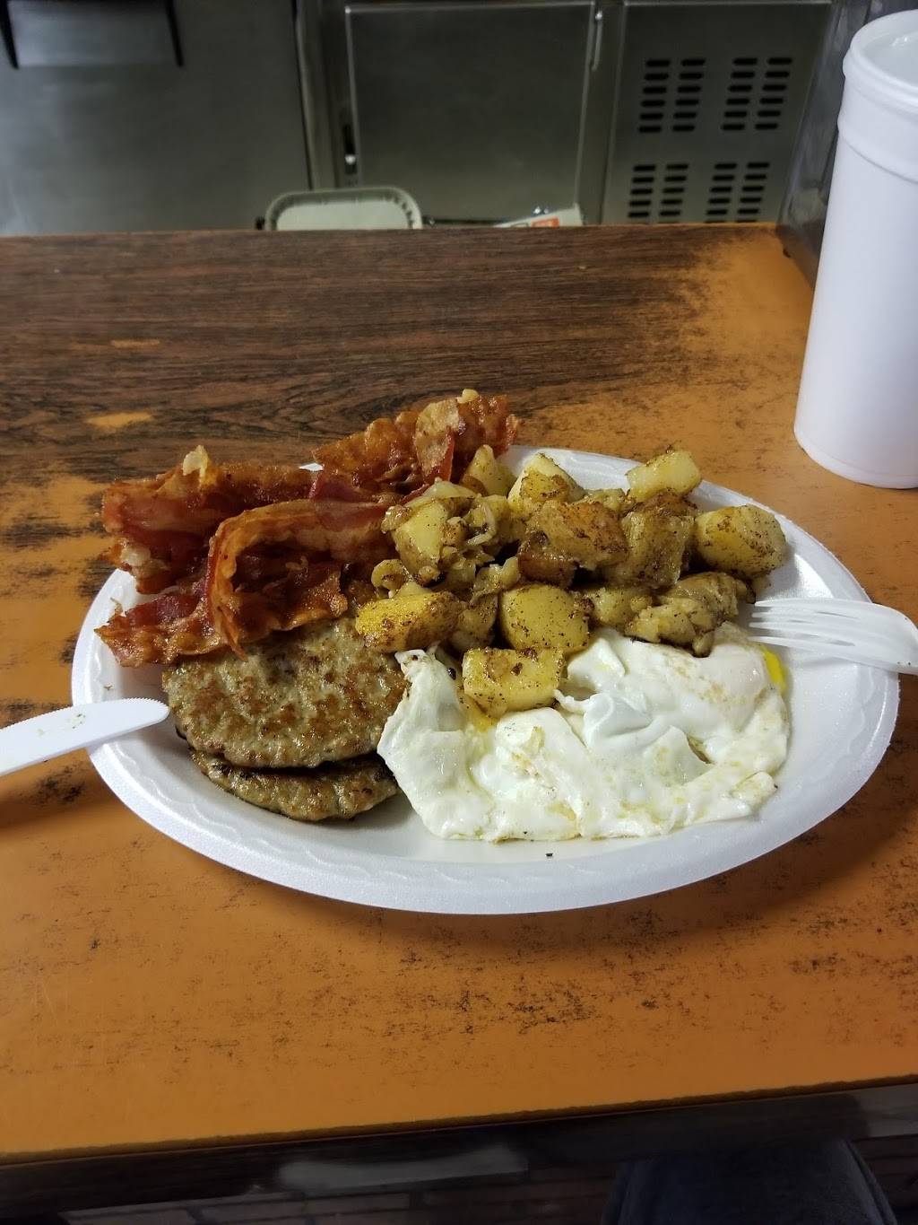 Mom Wards Sub Shop | restaurant | 5910 Ritchie Hwy, Baltimore, MD 21225, USA | 4107894000 OR +1 410-789-4000