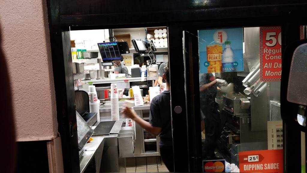 Checkers | restaurant | 940 Havendale Blvd NW, Winter Haven, FL 33881, USA | 8632947686 OR +1 863-294-7686