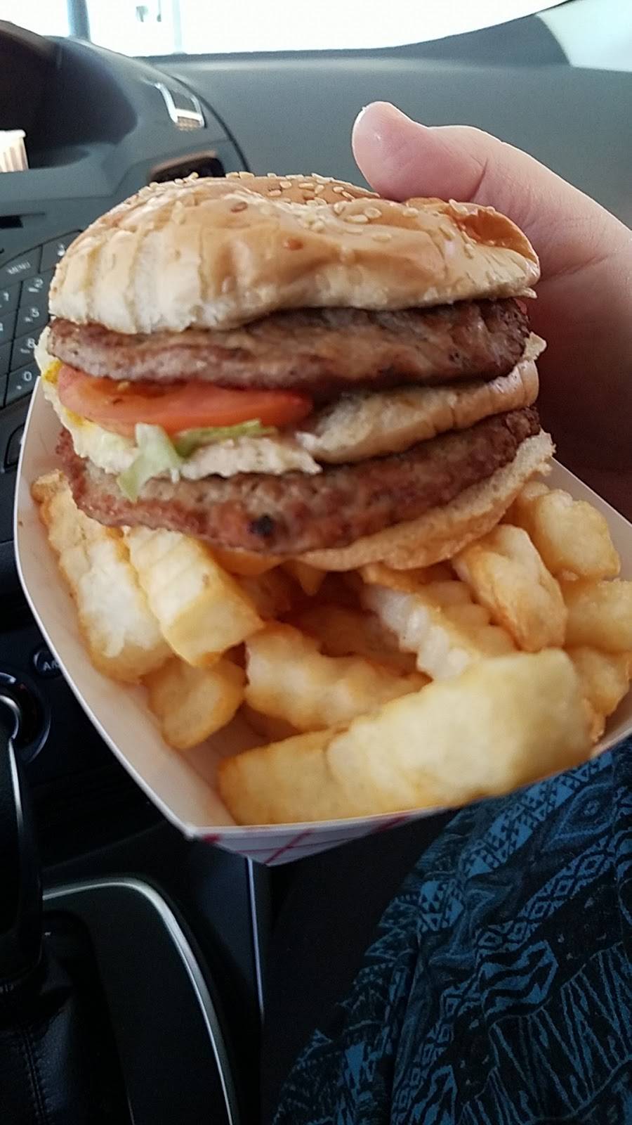 Carls Drive In | restaurant | 1254 E Lee Hwy, Loudon, TN 37774, USA | 8654583791 OR +1 865-458-3791
