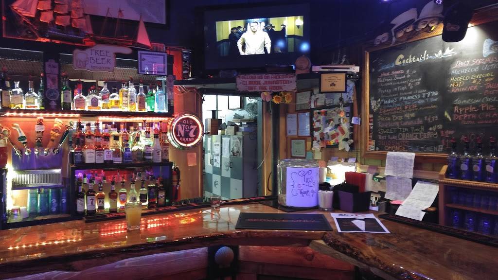 Off The Hook | restaurant | 880 SE Pioneer Way, Oak Harbor, WA 98277, USA | 3606795100 OR +1 360-679-5100