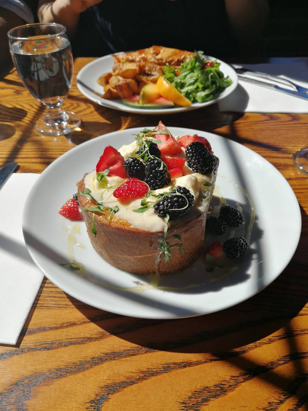 Restaurant Le Richmond | restaurant | 377 Rue Richmond, Montréal, QC H3J 1T9, Canada | 5145088749 OR +1 514-508-8749