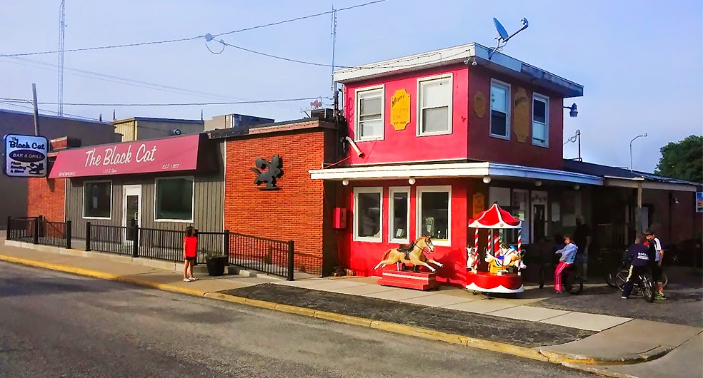 Black Cat Lanes | restaurant | 112 S Arch St, New Carlisle, IN 46552, USA | 5746543111 OR +1 574-654-3111