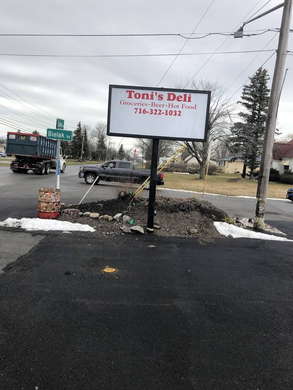 Tonis Deli | meal takeaway | 5490 Lake Ave, Orchard Park, NY 14127, USA | 7163221032 OR +1 716-322-1032