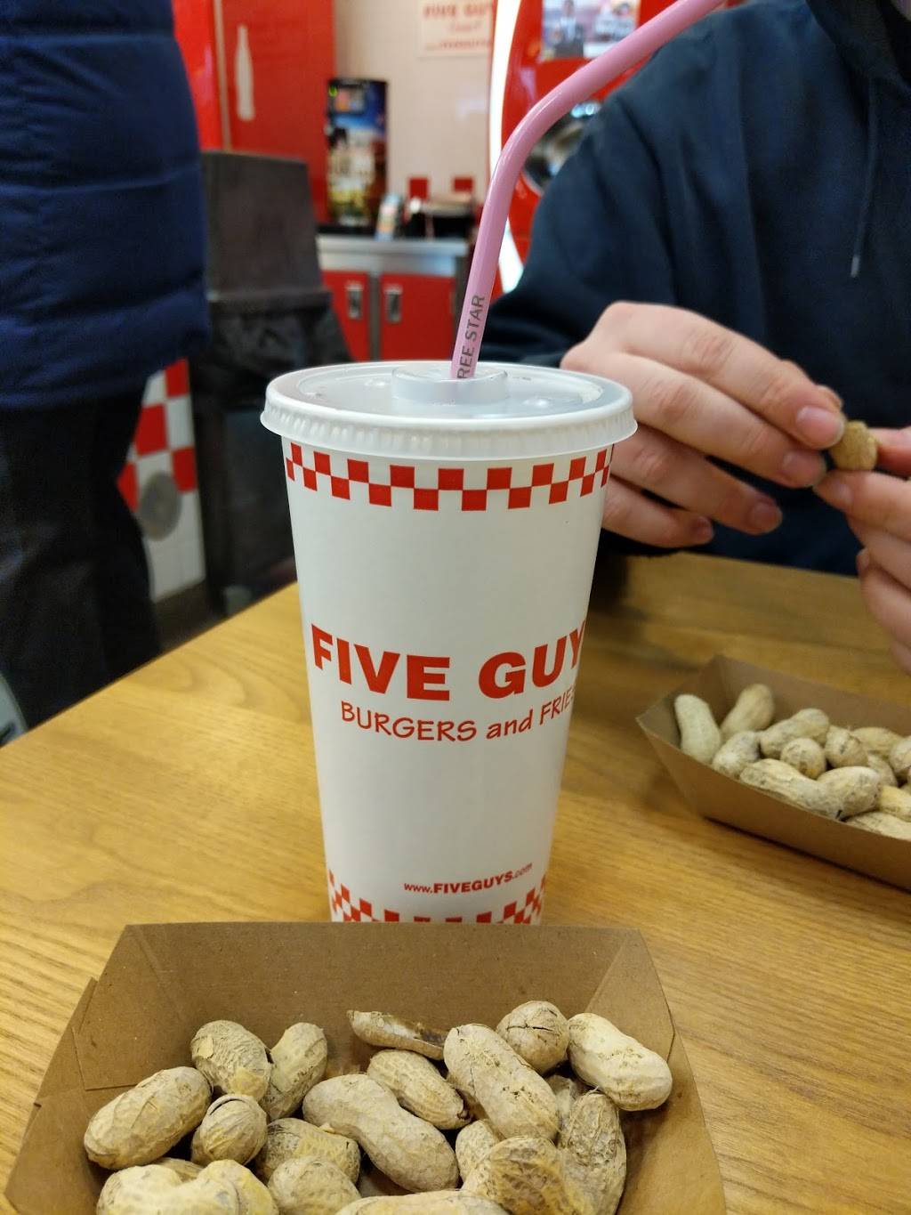 Five Guys | meal takeaway | 4807 211th St, Matteson, IL 60443, USA | 7082834515 OR +1 708-283-4515