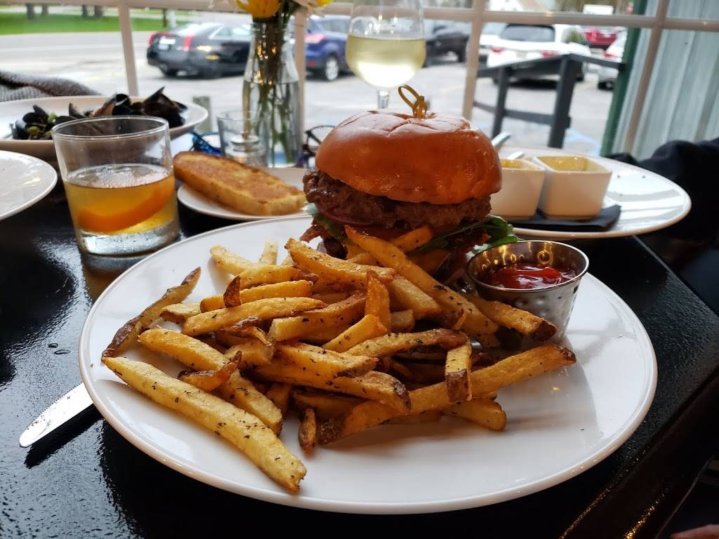 The Blackbird Waterhouse | restaurant | 4896 Paw Paw Lake Rd, Coloma Charter Township, MI 49038, USA | 2694682473 OR +1 269-468-2473