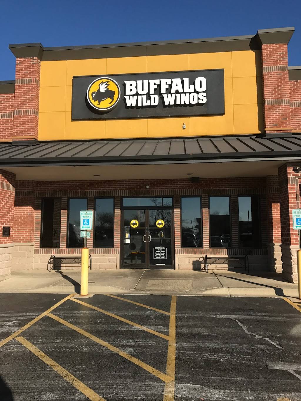 Buffalo Wild Wings | restaurant | 777 E Boughton Rd, Bolingbrook, IL 60440, USA | 6307392999 OR +1 630-739-2999