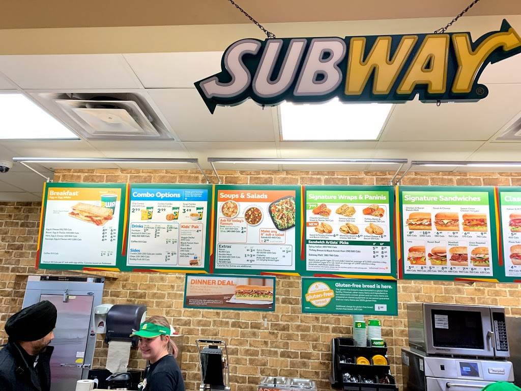 Subway | restaurant | ESSO ON THE RUN TRUCK STOP, 5906 Oil Heritage Rd, Wyoming, ON N7M 5J6, Canada | 5198453249 OR +1 519-845-3249