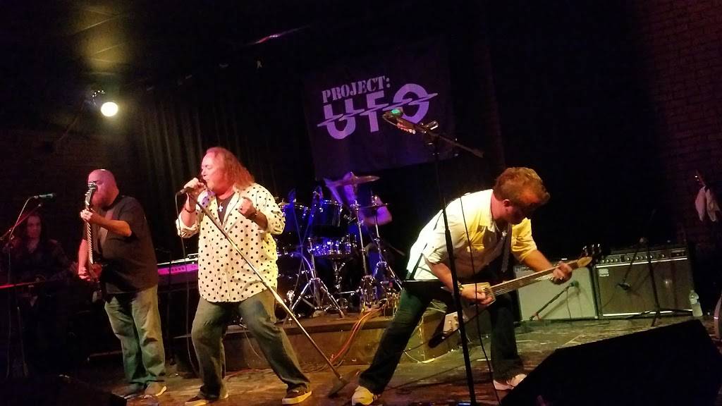 Malones | restaurant | 604 E Dyer Rd, Santa Ana, CA 92705, USA | 7149796000 OR +1 714-979-6000