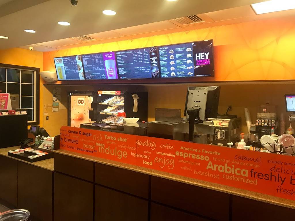 Dunkin | cafe | 3 Main St, Winsted, CT 06098, USA | 8607384000 OR +1 860-738-4000