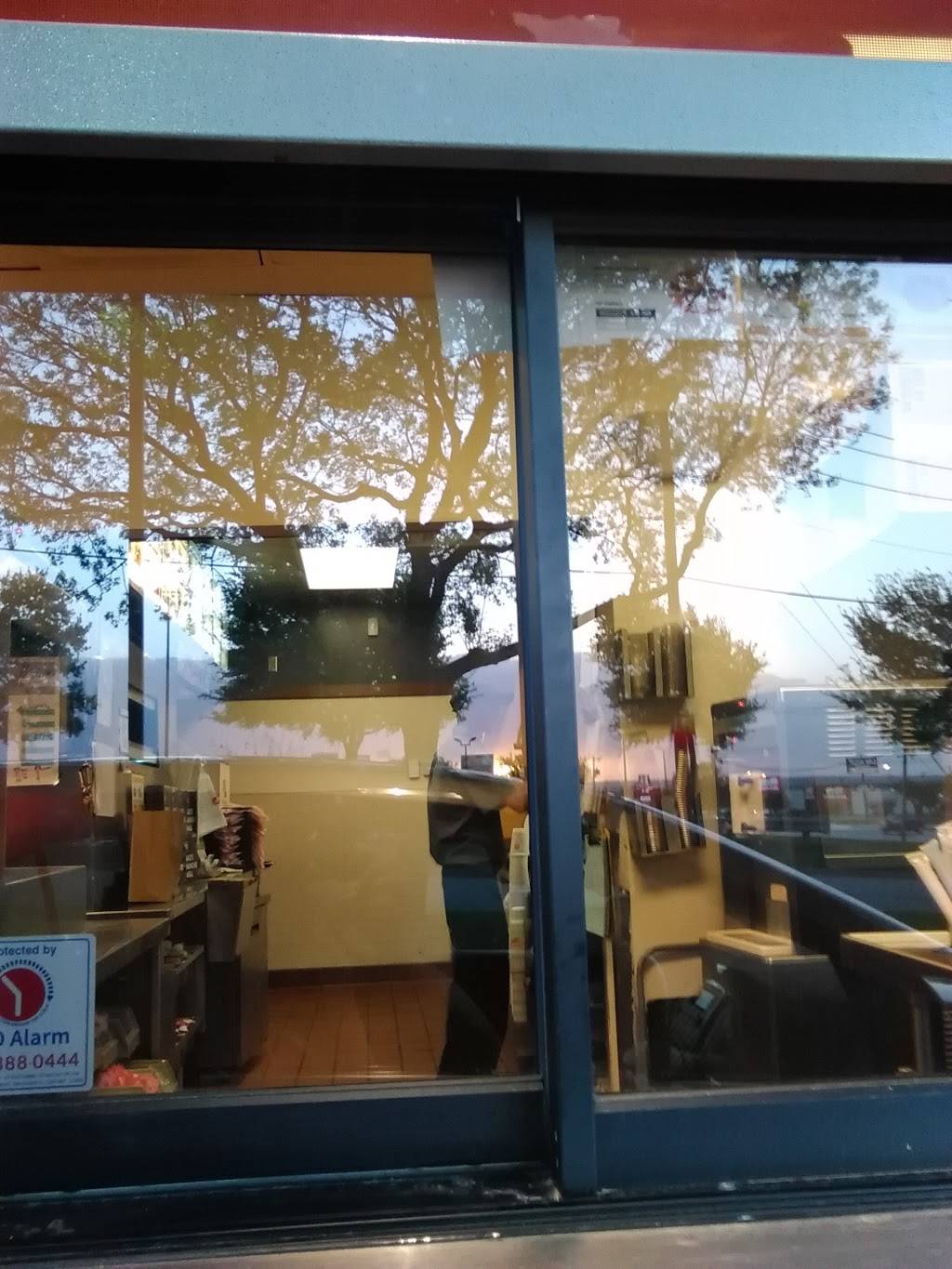 Jack in the Box | restaurant | 6352 Lake Worth Blvd, Lake Worth, TX 76135, USA | 8172371062 OR +1 817-237-1062