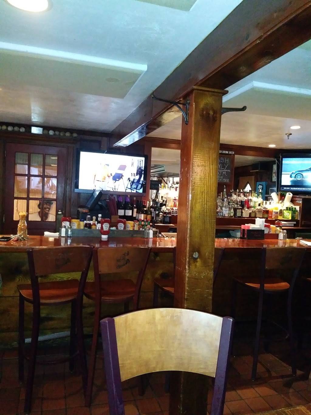 Hot Stove Saloon | restaurant | 551 MA-28 #4, Harwich Port, MA 02646, USA | 5084329911 OR +1 508-432-9911