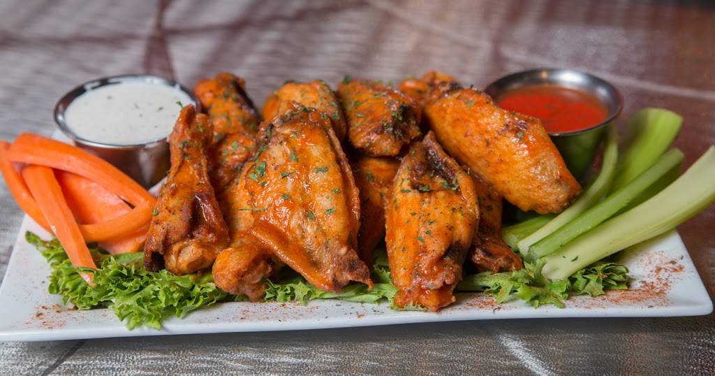 Sportsbook Bar and Grill | restaurant | 9660 E Arapahoe Rd, Greenwood Village, CO 80112, USA | 3037991300 OR +1 303-799-1300