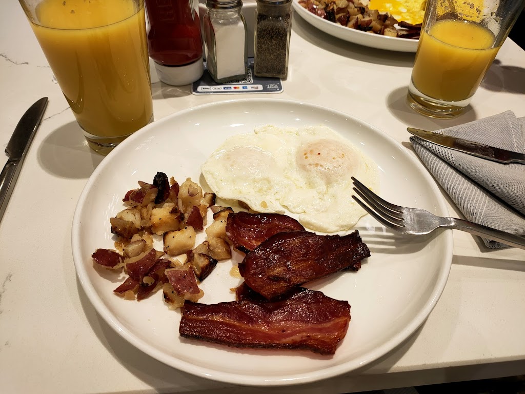 White Horse Spirits and Kitchen - SLC Airport | restaurant | Q2P7+6J4 Concourse A, Salt Lake City, UT 84116, USA | 8015588579 OR +1 801-558-8579