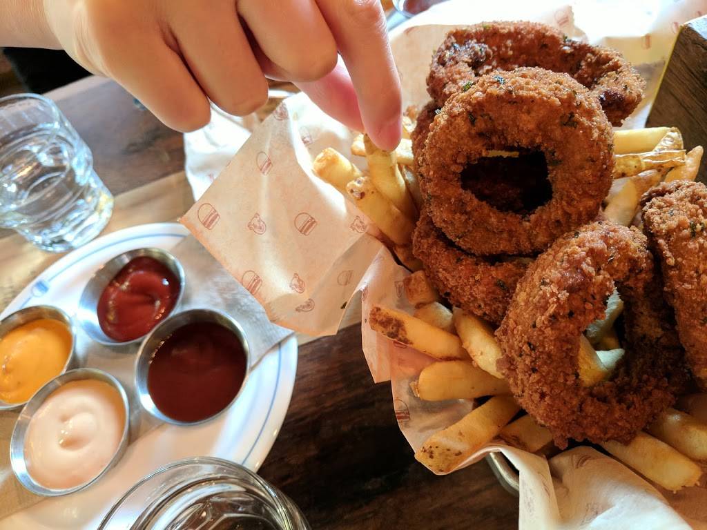 Bareburger | restaurant | 71-49 Austin St, Forest Hills, NY 11375, USA | 7182752273 OR +1 718-275-2273