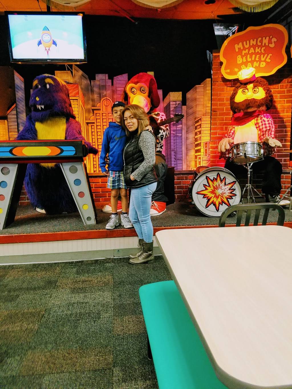 Chuck E. Cheese | restaurant | 3903 W Airport Fwy, Irving, TX 75062, USA | 9722561600 OR +1 972-256-1600