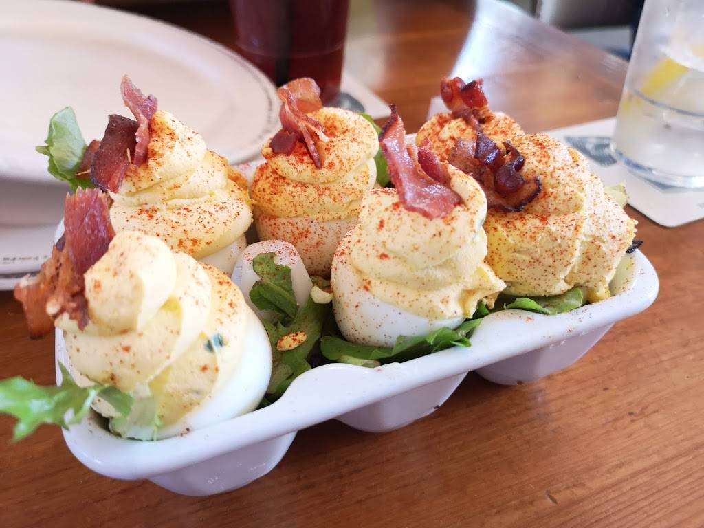 Chef Art Smiths Homecomin | restaurant | 1602 E Buena Vista Dr, Lake Buena Vista, FL 32830, USA | 4075600100 OR +1 407-560-0100