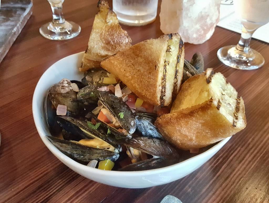 Woodhouse Kitchen + Bar | restaurant | 2629 Water Park Dr, Mason, OH 45040, USA | 5134668170 OR +1 513-466-8170