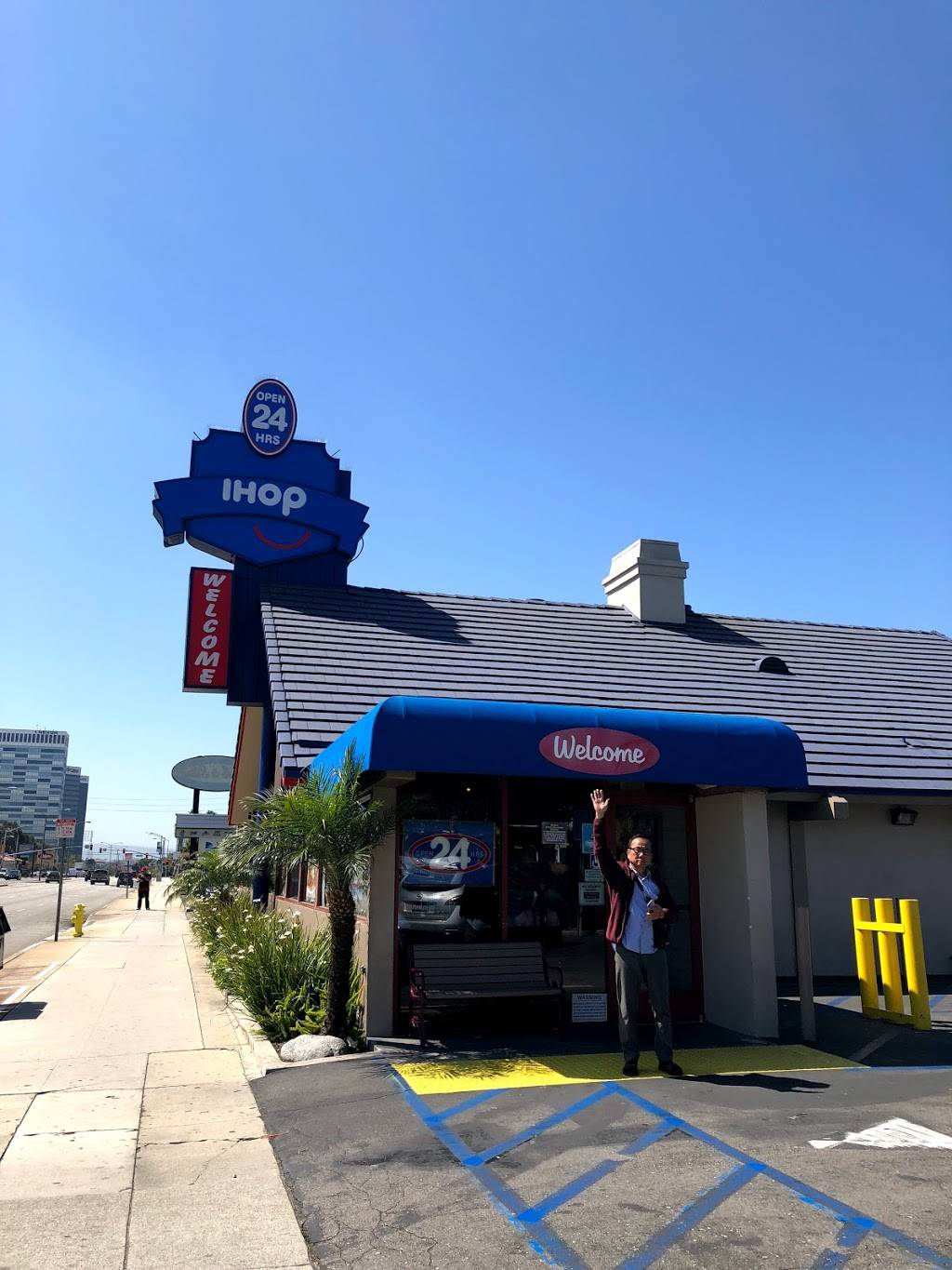 IHOP | restaurant | 755 North Pacific Coast Highway, El Segundo, CA 90245, USA | 3102278300 OR +1 310-227-8300