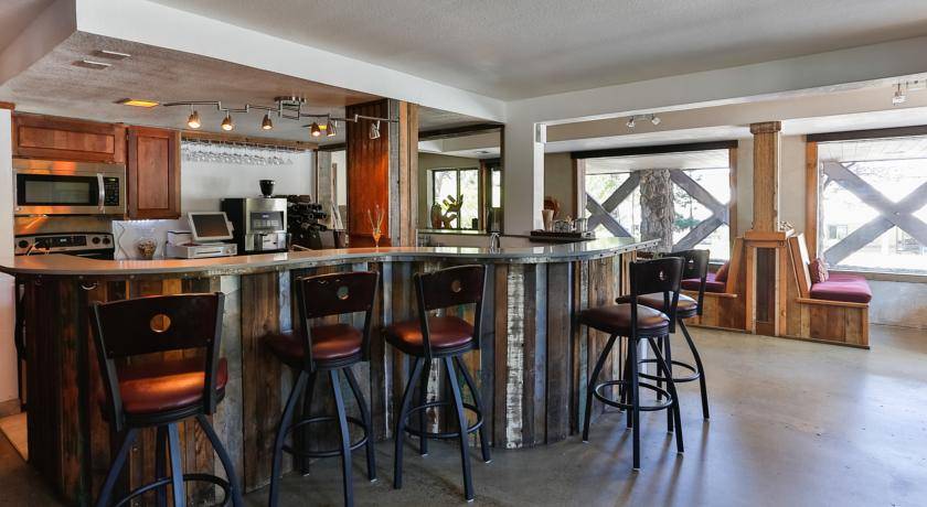 Hotel Becket, Trademark Collection by Wyndham | restaurant | 4003 Lake Tahoe Blvd, South Lake Tahoe, CA 96150, USA | 8443429267 OR +1 844-342-9267