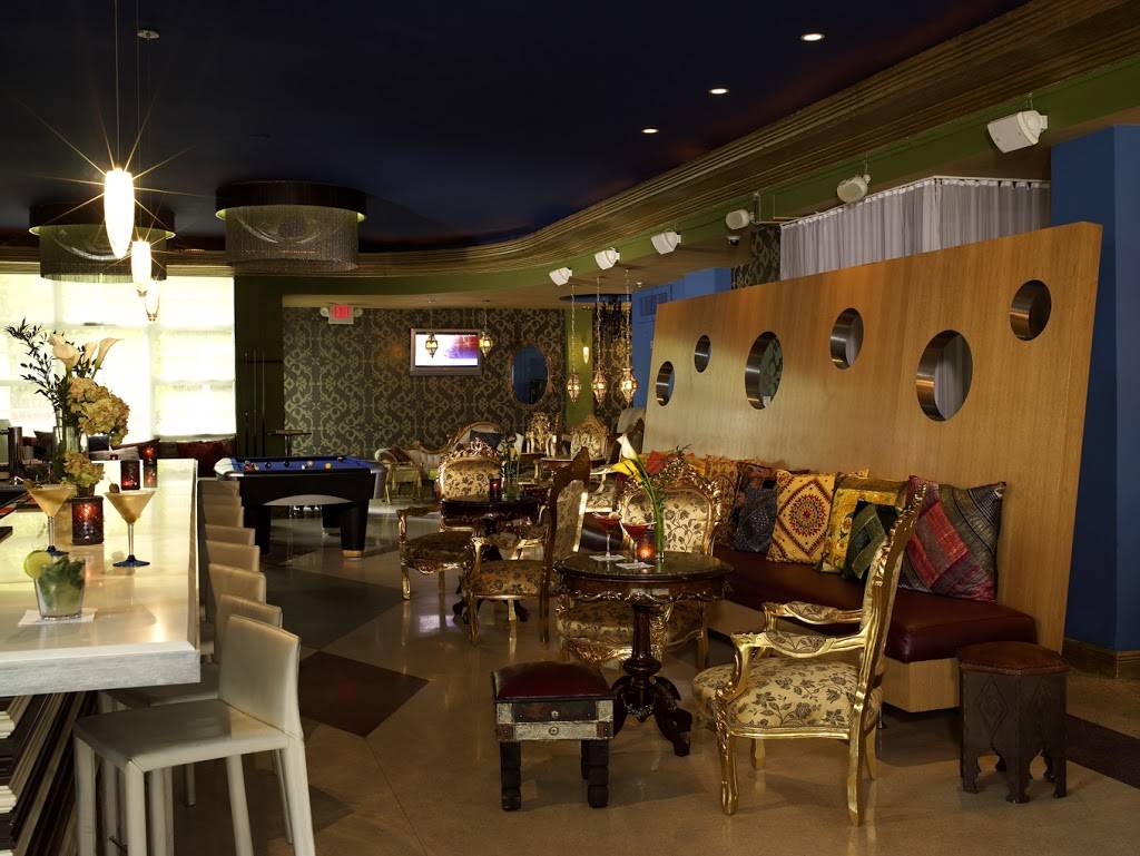 Maxines Bistro and Bar | night club | 1756 Collins Ave, Miami Beach, FL 33139, USA | 3056741160 OR +1 305-674-1160