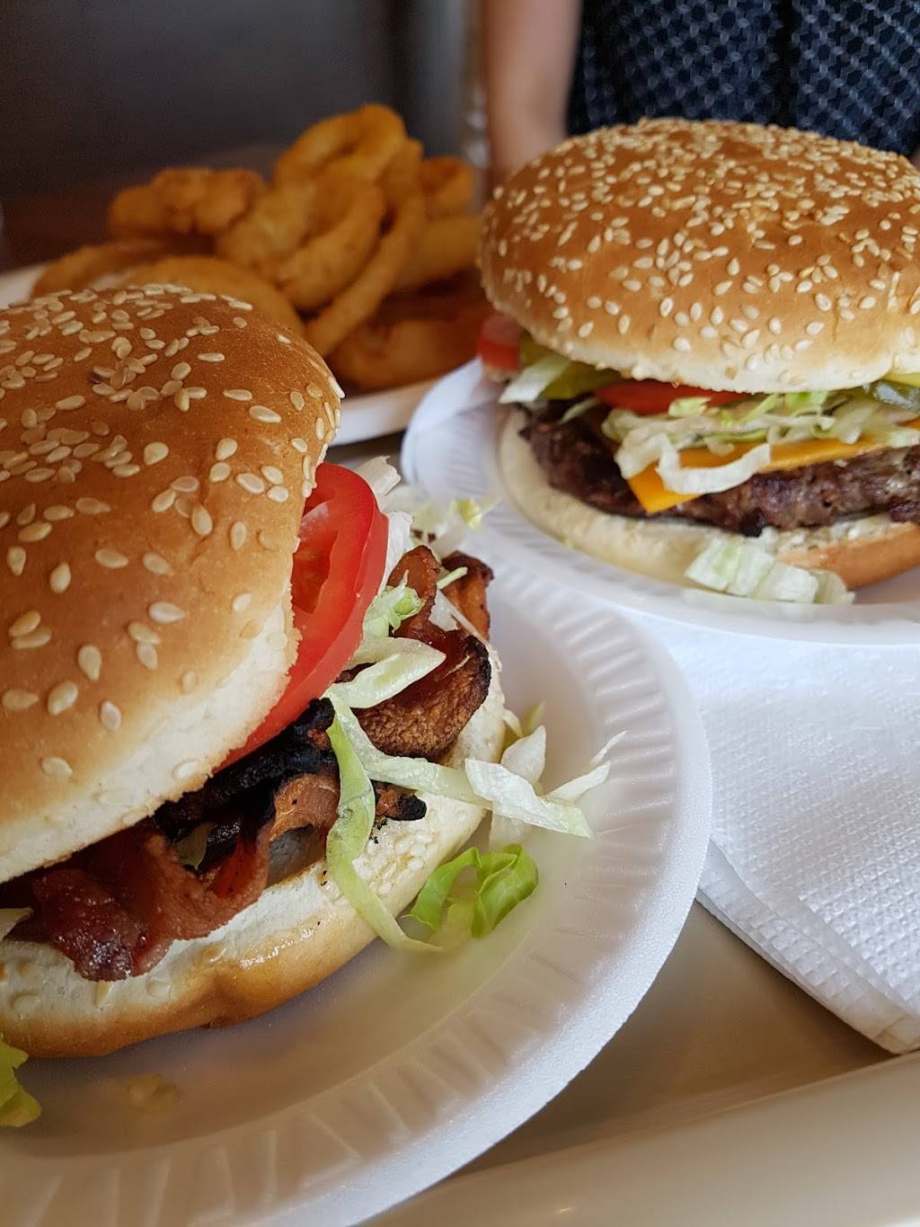 Joes Hamburgers | restaurant | 10825 Yonge St, Richmond Hill, ON L4C 3E3, Canada | 9058844846 OR +1 905-884-4846
