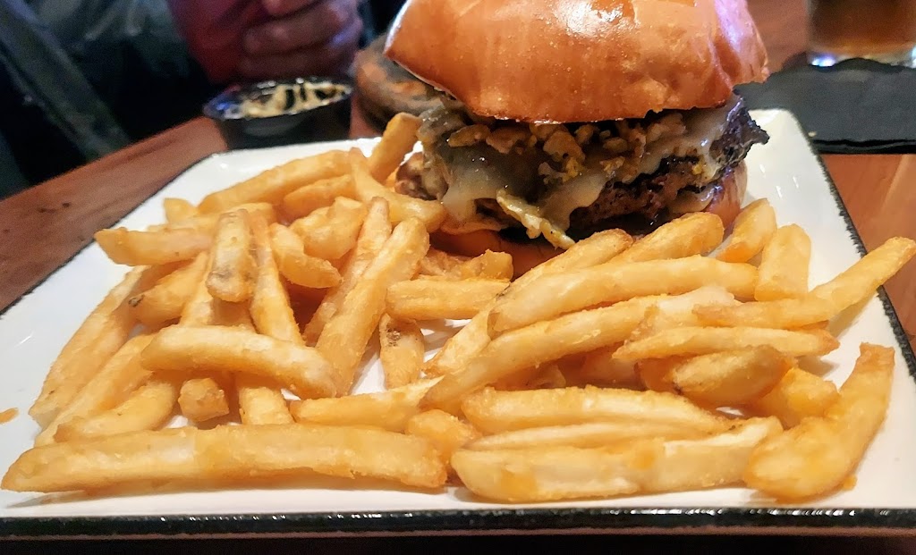 Tommys Tavern + Tap | restaurant | 315 Christiana Mall Space 1332, Newark, DE 19702, USA | 3023917566 OR +1 302-391-7566