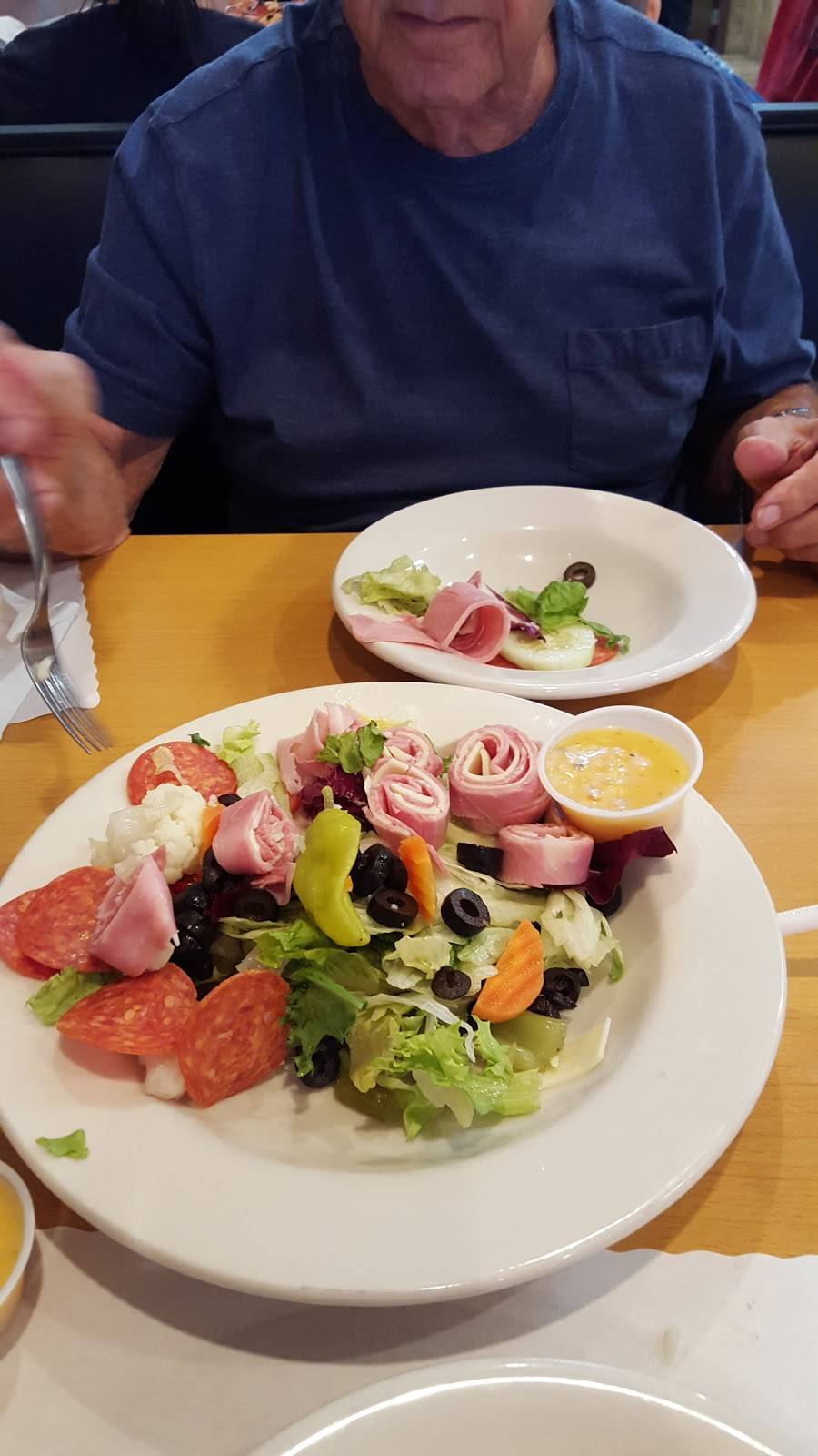 Roccos Pizza | restaurant | 4369 Commercial Way, Spring Hill, FL 34607, USA | 3525961500 OR +1 352-596-1500