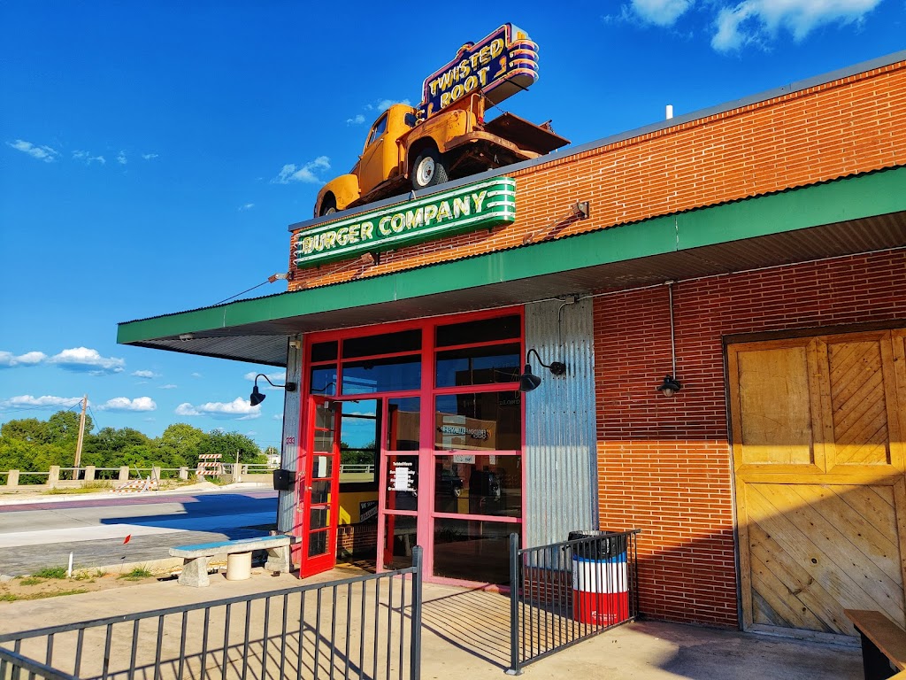 Twisted Root Burger Co. | restaurant | 333 S Chadbourne St, San Angelo, TX 75063, USA | 3256537668 OR +1 325-653-7668