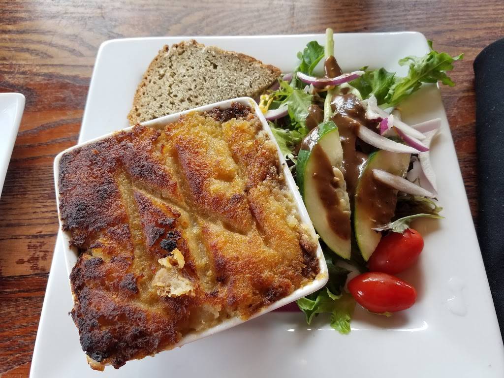 Claddagh Irish Pub | restaurant | 1702 Commons Dr, Geneva, IL 60134, USA | 6302080337 OR +1 630-208-0337