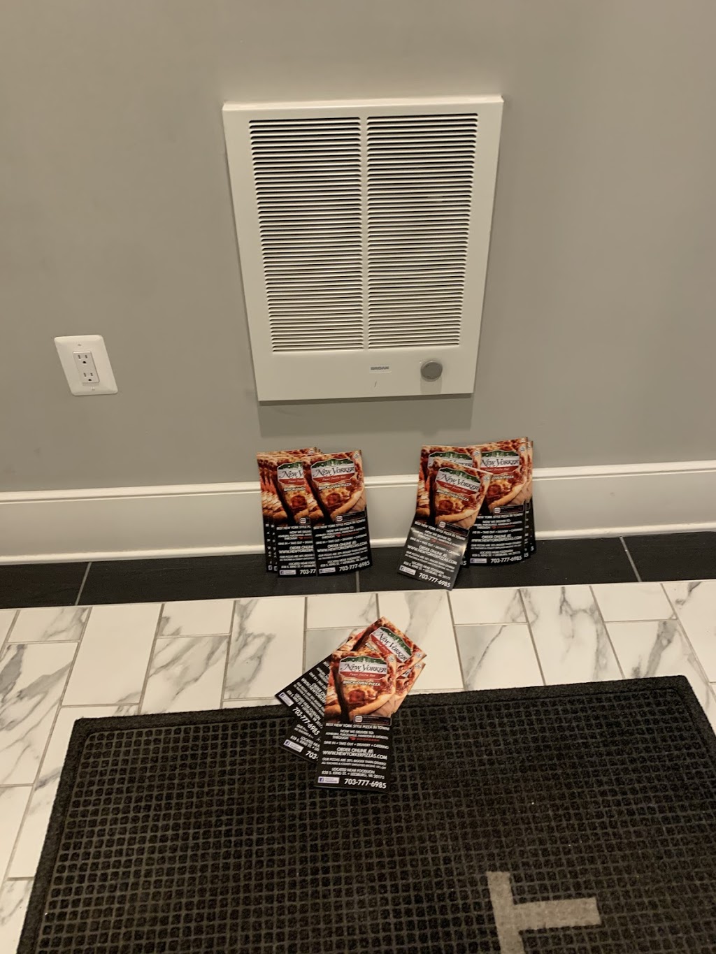 New Yorker Pizza | restaurant | 828 S King St, Leesburg, VA 20175, USA | 7037776985 OR +1 703-777-6985