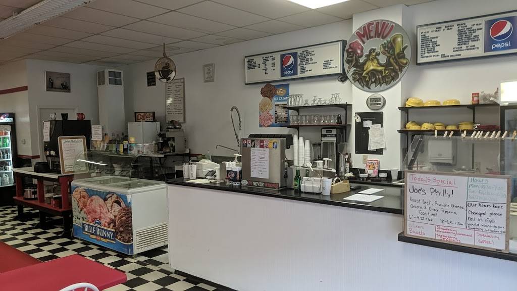 Falcons Nest | restaurant | 223 3rd St, Parkersburg, IA 50665, USA | 3193462314 OR +1 319-346-2314