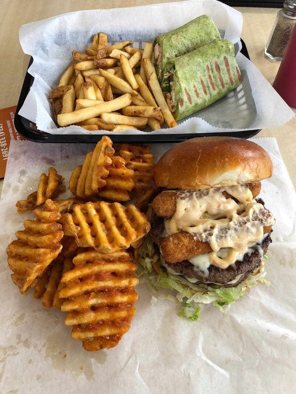 So-Cal Burgers, Wraps & Frozen Yogurt | restaurant | 6773 Middlebelt Rd, Garden City, MI 48135, USA | 7343382691 OR +1 734-338-2691