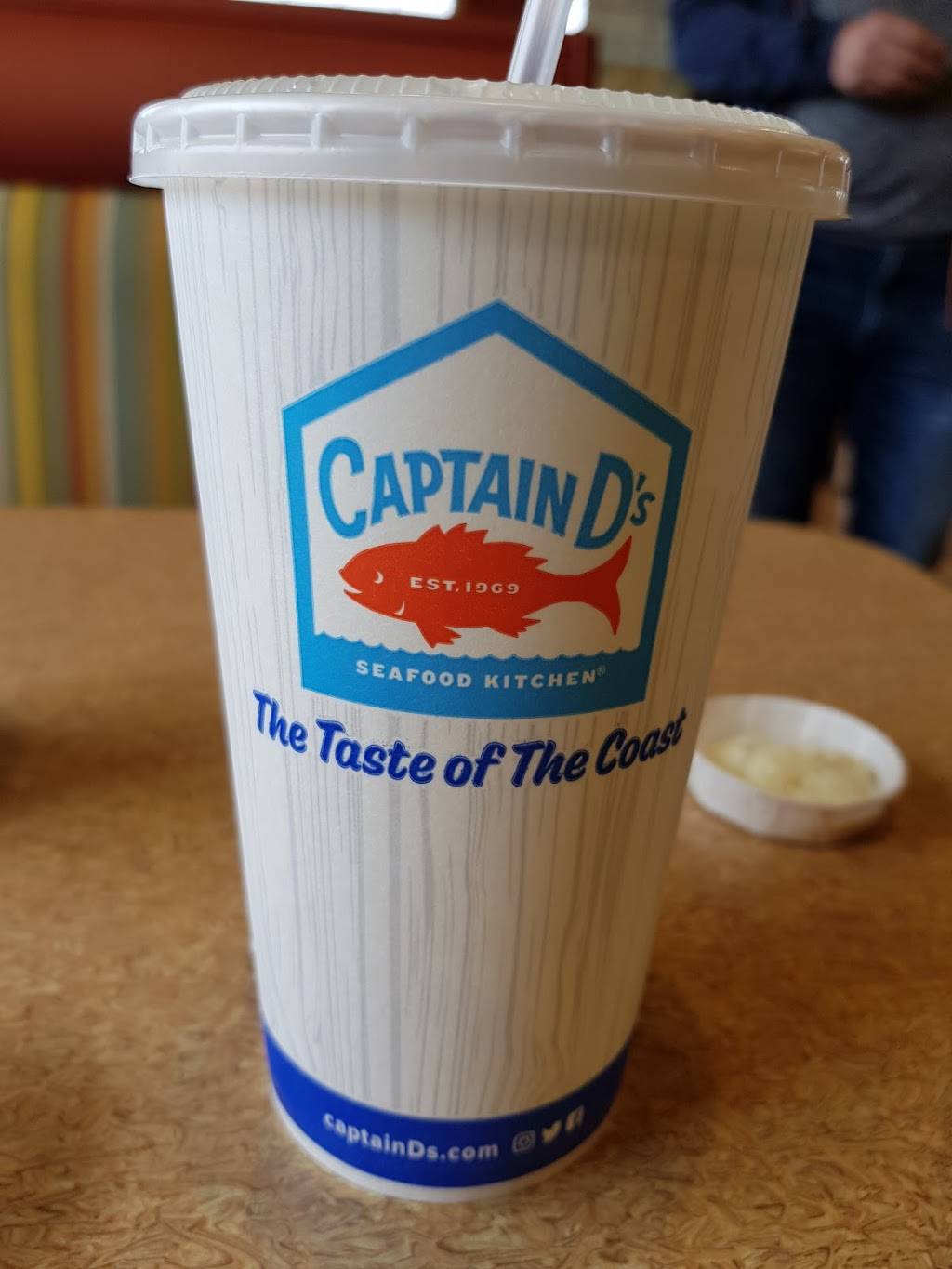 Captain Ds | restaurant | 265 W Broadway St, West Memphis, AR 72301, USA | 8707350525 OR +1 870-735-0525