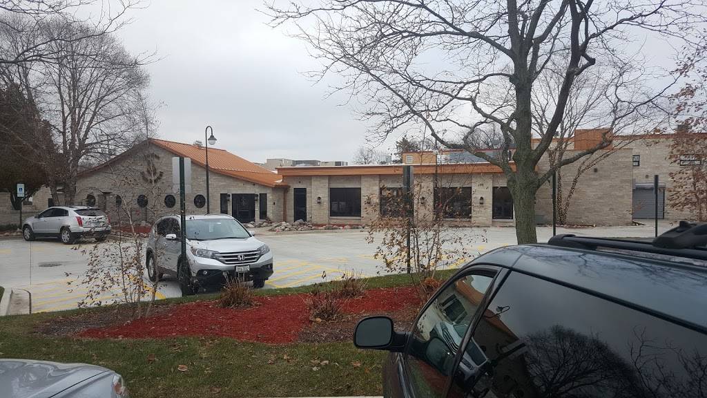 Boston Fish Market | restaurant | 412 N Milwaukee Ave, Wheeling, IL 60090, USA | 8472433700 OR +1 847-243-3700